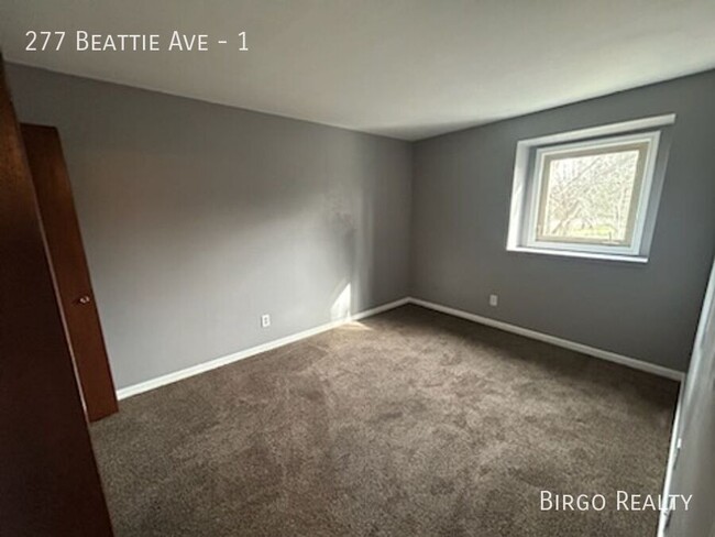 Building Photo - Move in Ready! Large and lovely 2-bedroom ...