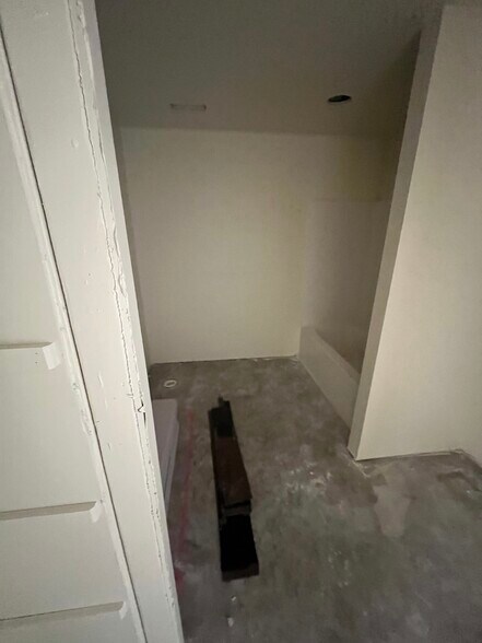 Building Photo - 1800 Sheldon Ave