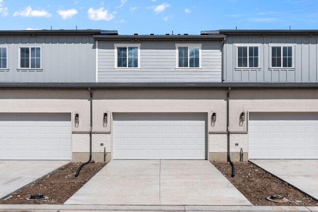 Building Photo - Dry Creek Highlands Towns - 6608