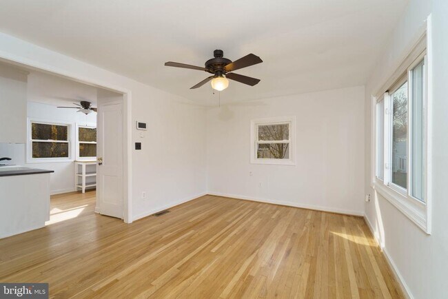 Building Photo - 4400 Garrett Park Rd