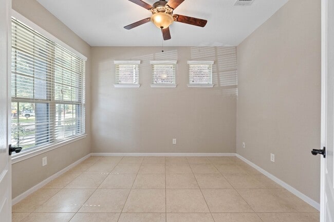 Building Photo - 208 Forest Peak Way