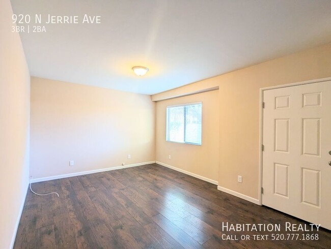 Building Photo - 920 N Jerrie Ave