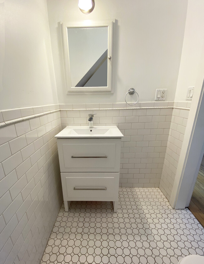 half bath - 1757 17th W St