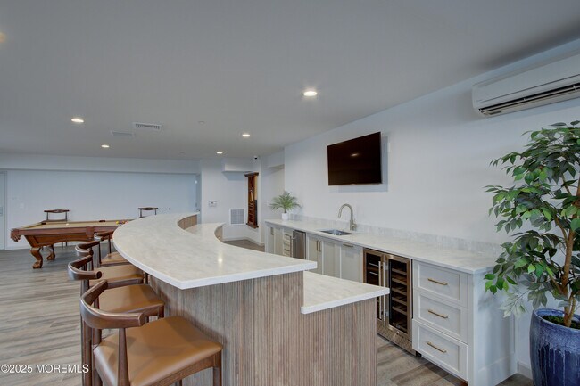 Building Photo - 272 Willow Ave