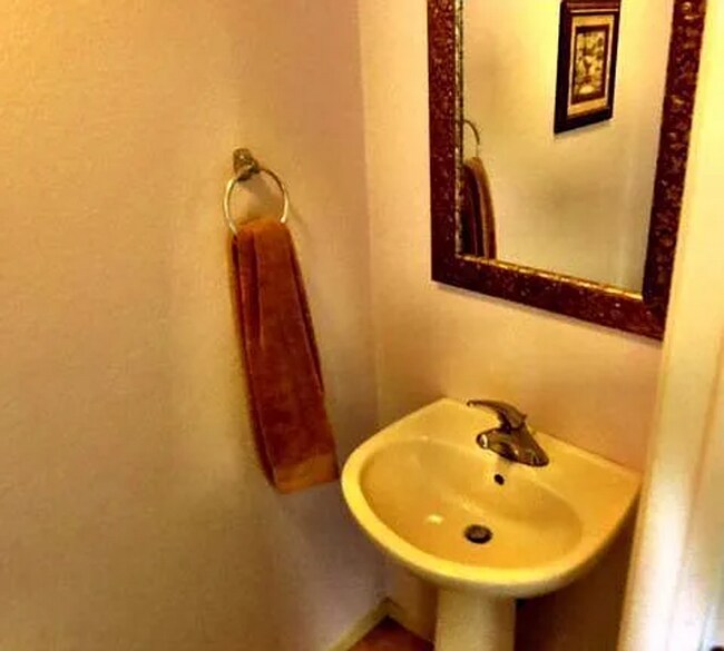 Building Photo - Your Next Home in One of Roseville’s Most Desired Neighborhoods!