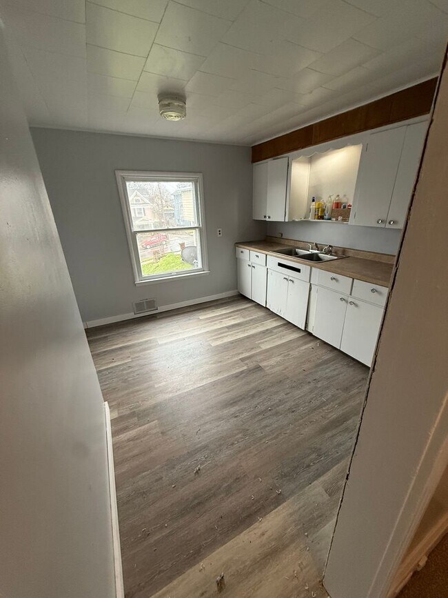 Building Photo - 479 B St