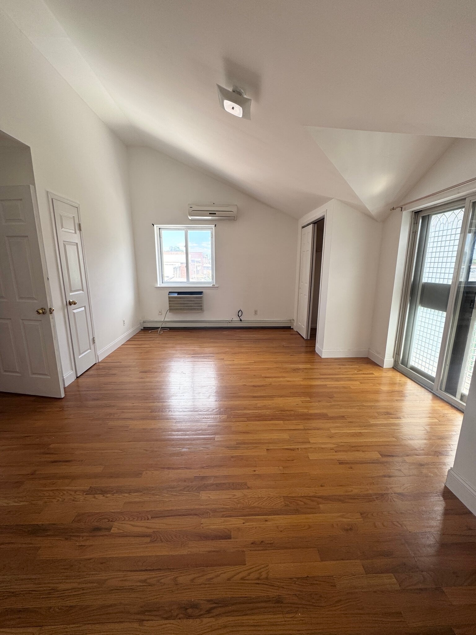 Building Photo - 72-38 Calamus Ave