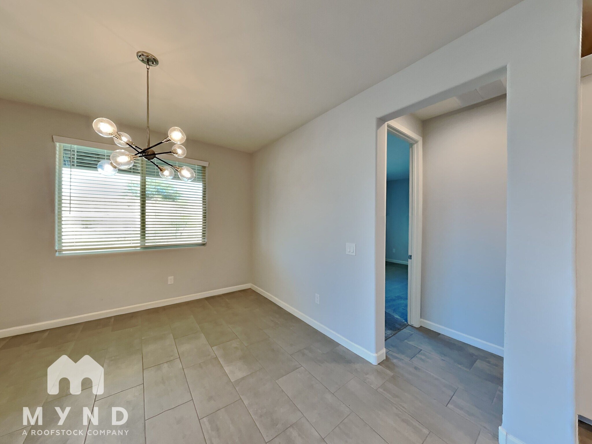 Building Photo - 720 E Silver Canyon Pl