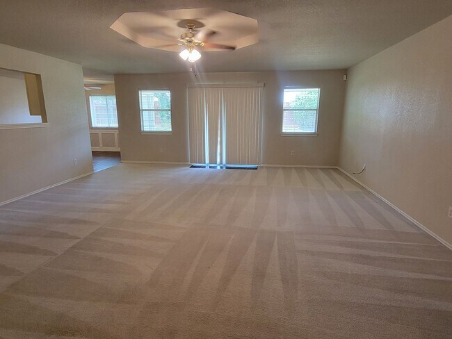 Building Photo - 4bd/2ba house close to shopping and Ft. Hood!
