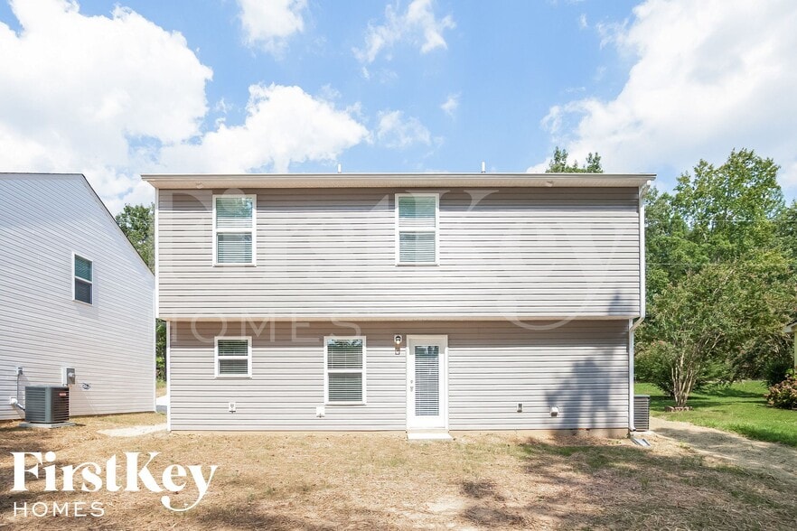 Building Photo - 4011 Maderia Dr NW