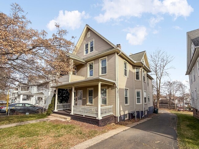 Building Photo - 634 High St