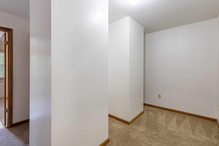 Building Photo - 250 Grey Birch Dr