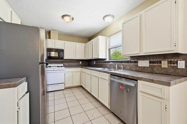 Building Photo - 8011 Lazy Ln