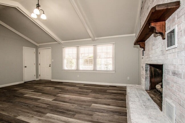 Building Photo - 2089 Rock Springs Cir