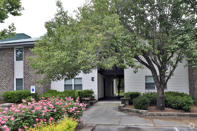 Primary Photo - Sawbranch Apartments