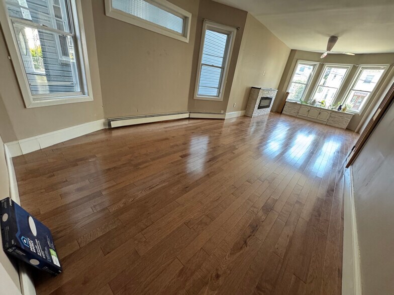 Building Photo - 390 Fairmount Ave