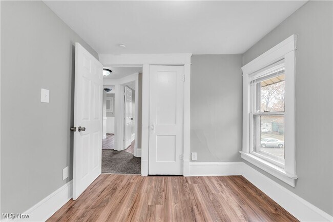 Building Photo - 1296 W Wilbeth Rd