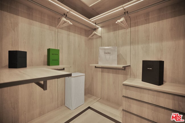 Building Photo - 4433 Kraft Ave