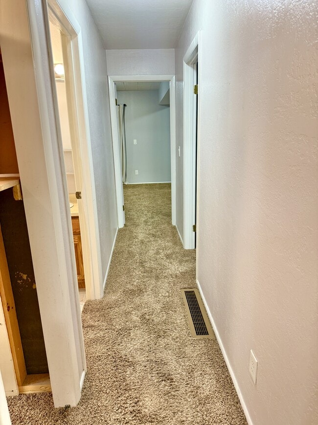 Building Photo - 7426 S 700 E