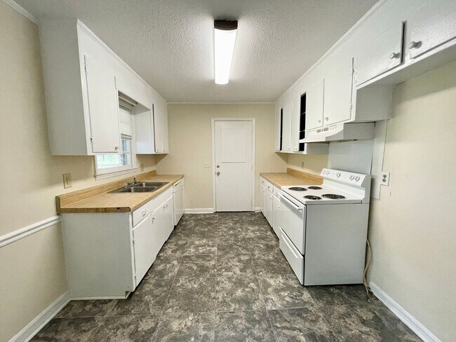Building Photo - 3824 Lee Hills Dr