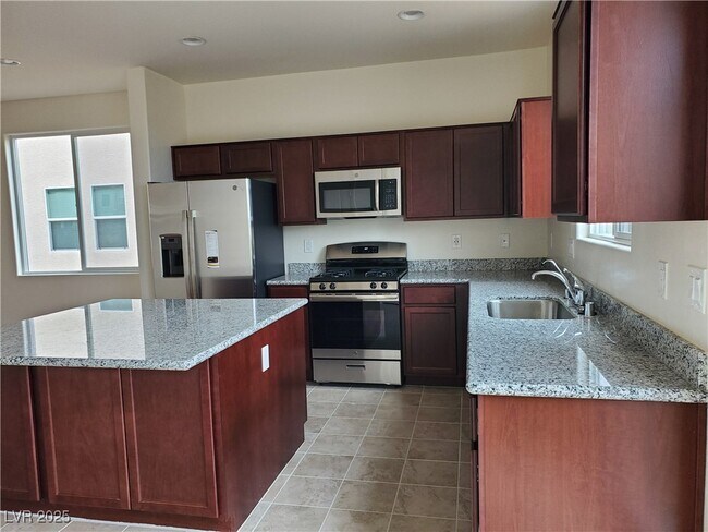 Building Photo - 2713 Holmes Creek Ct