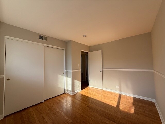 Building Photo - 10 Garden Dr