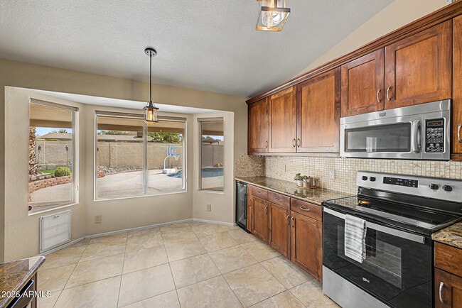 Building Photo - 933 N 94th Pl