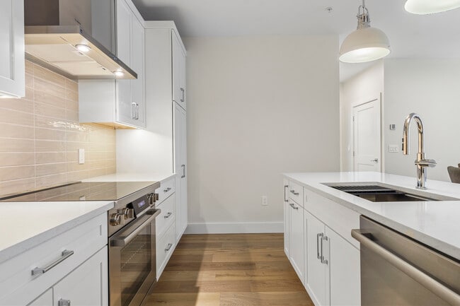 Building Photo - 1 US-1