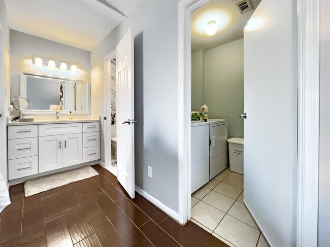 Building Photo - 3506 Cove View Blvd