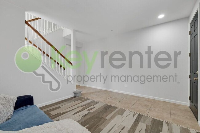 Building Photo - 973 Courtyards Loop