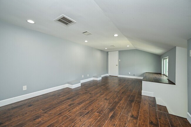 Building Photo - 4627 Turf Valley Dr