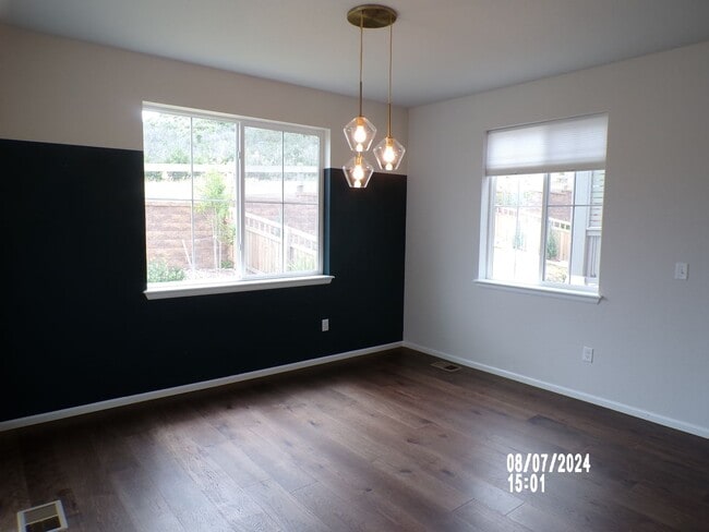 Building Photo - 979 Oleander St