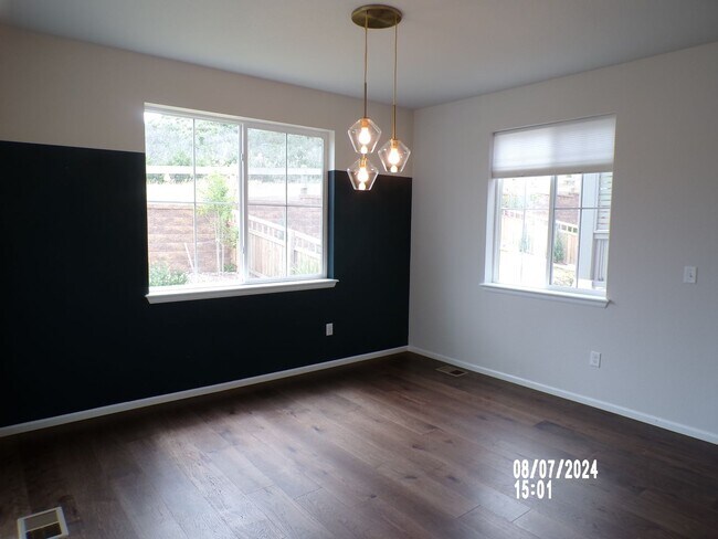 Building Photo - Stunning Home in Castle Rock 4Bedrooms 3.5 Bathrooms!