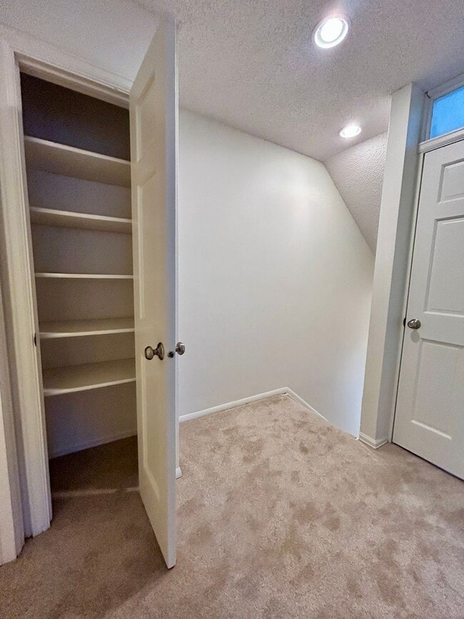 Building Photo - SHORT TERM RENTAL! 3Br/2Ba Condo in the Heart of Boulder