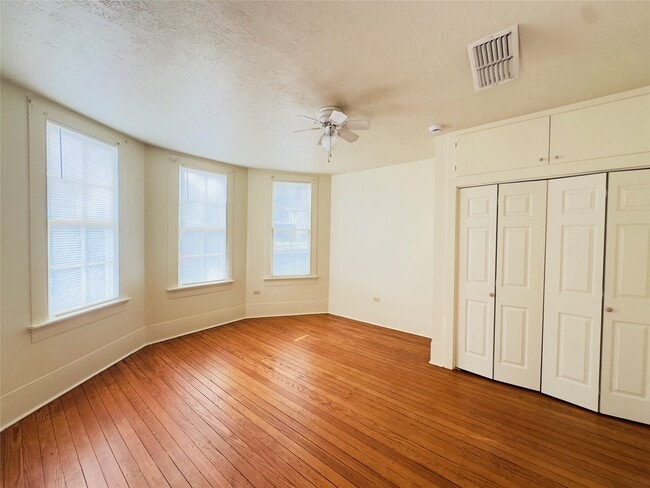 Building Photo - 409 Botts St