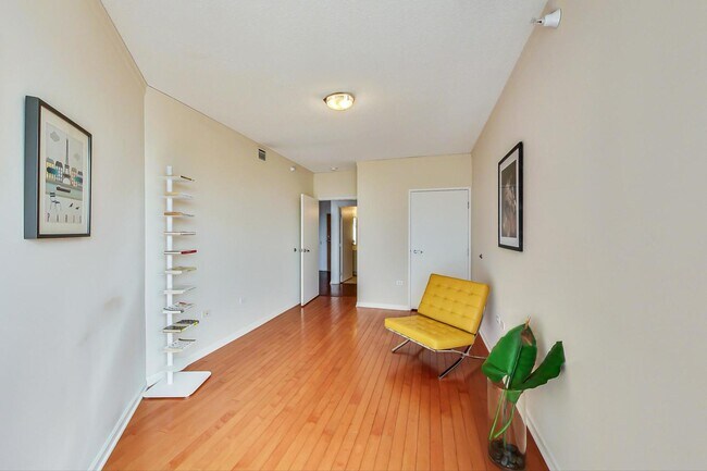 Building Photo - 1720 Maple Ave