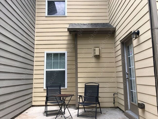 Building Photo - 6002 Cobblestone Creek Trail