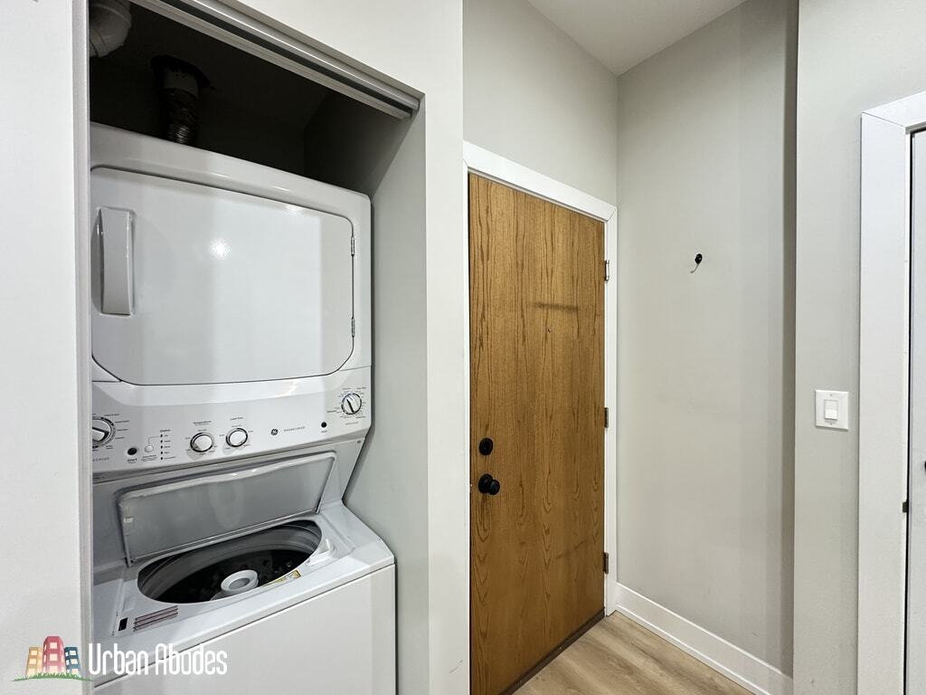 Building Photo - 445 W Belden Ave