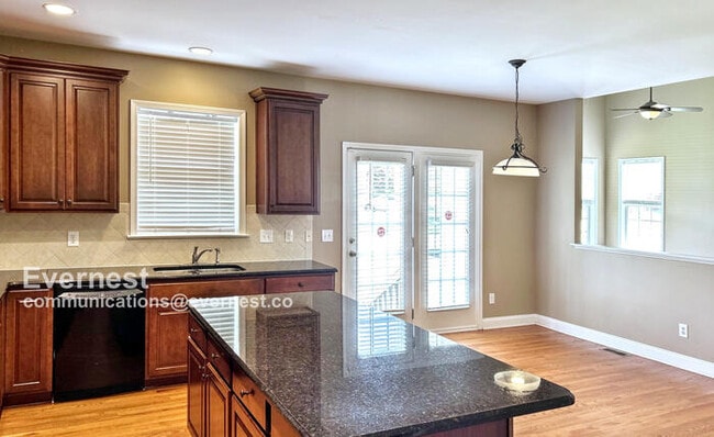 Building Photo - 100 Paxford Ct