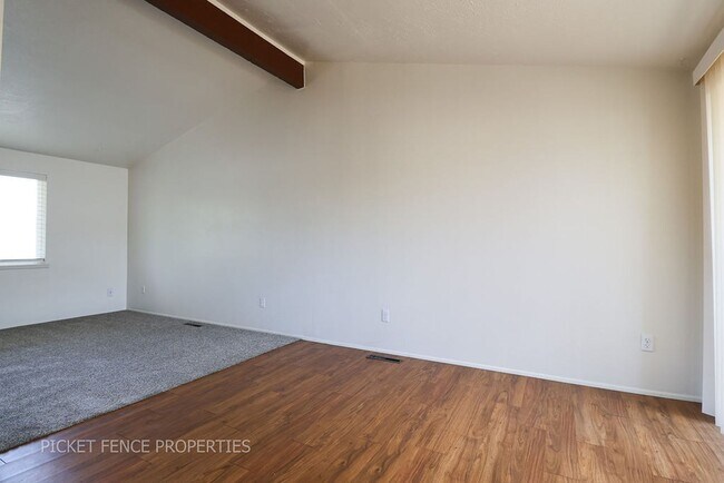 Building Photo - 1488 E 8th St