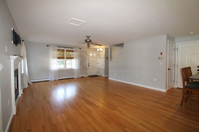 Building Photo - 4 Robin Ln