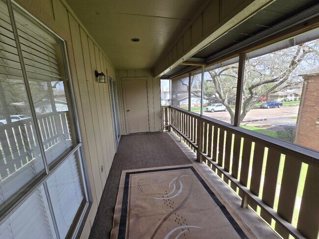 Building Photo - 5669 Birchmont Dr