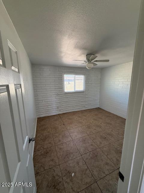 Building Photo - 2333 W Glenrosa Ave
