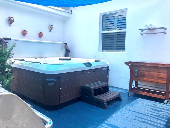 Building Photo - 6450 SW 19th St