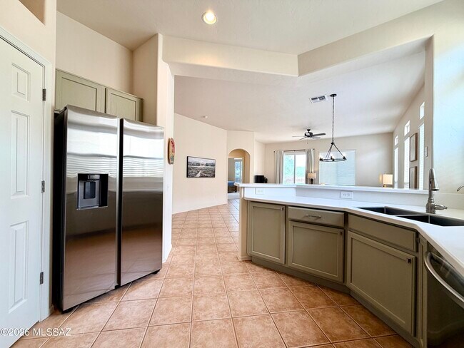 Building Photo - 13009 N Desert Flora Ln