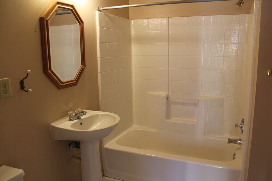 Bath Room 1 - 139 Barn Swallow Rdg