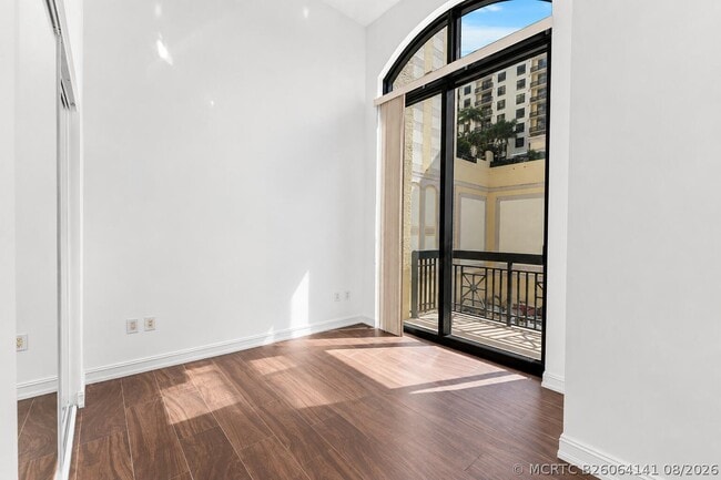 Building Photo - 701 S Olive Ave