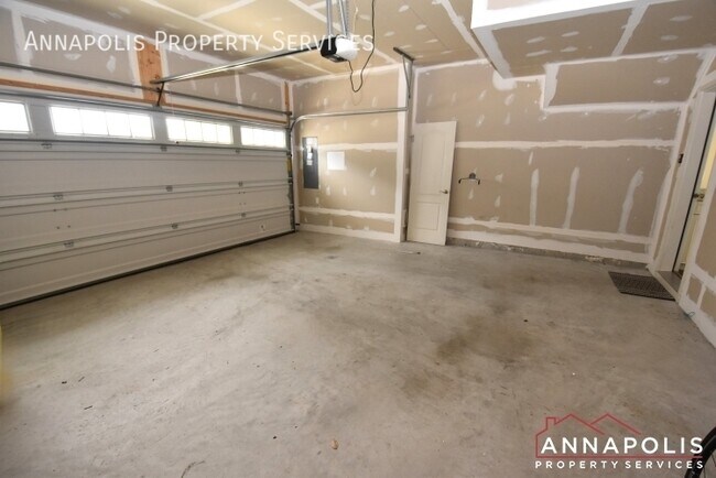 Building Photo - 1301 Little Pax Run