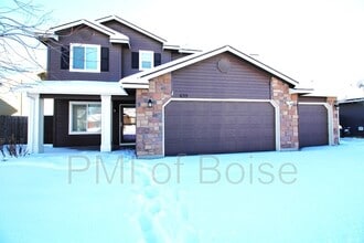 Building Photo - 639 E Willowbrook Dr