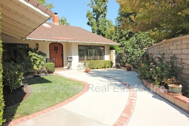 Building Photo - 25433 Plaza Escovar